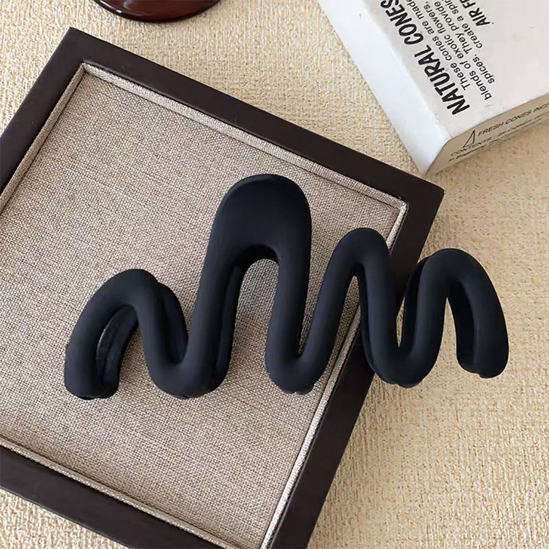 Chic Resin Hair Claw Clip – 13cm Elegant Hair Accessory for Women