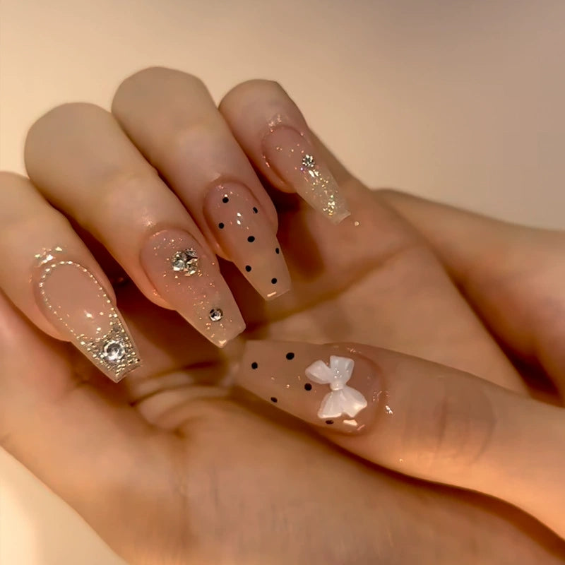 Stylish Nail Art Set – Press-On False Nails with Gloss Finish (20 PCS)
