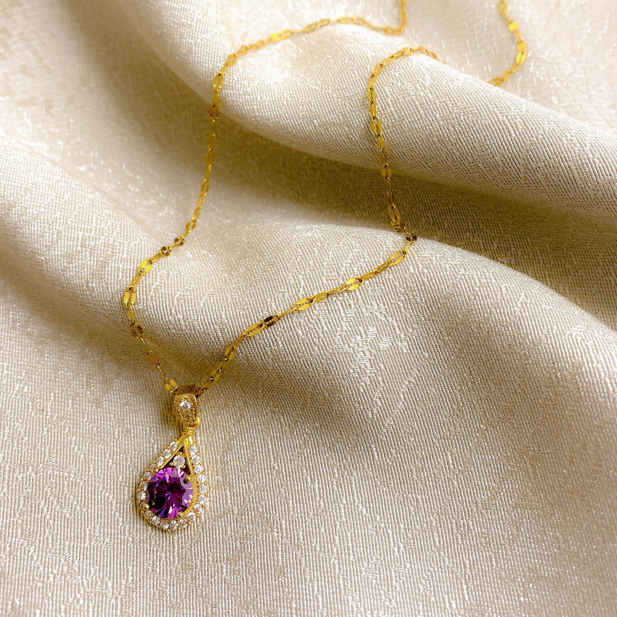 Teardrop Crystal Pendant Necklace – Elegant Sparkle Statement Jewelry