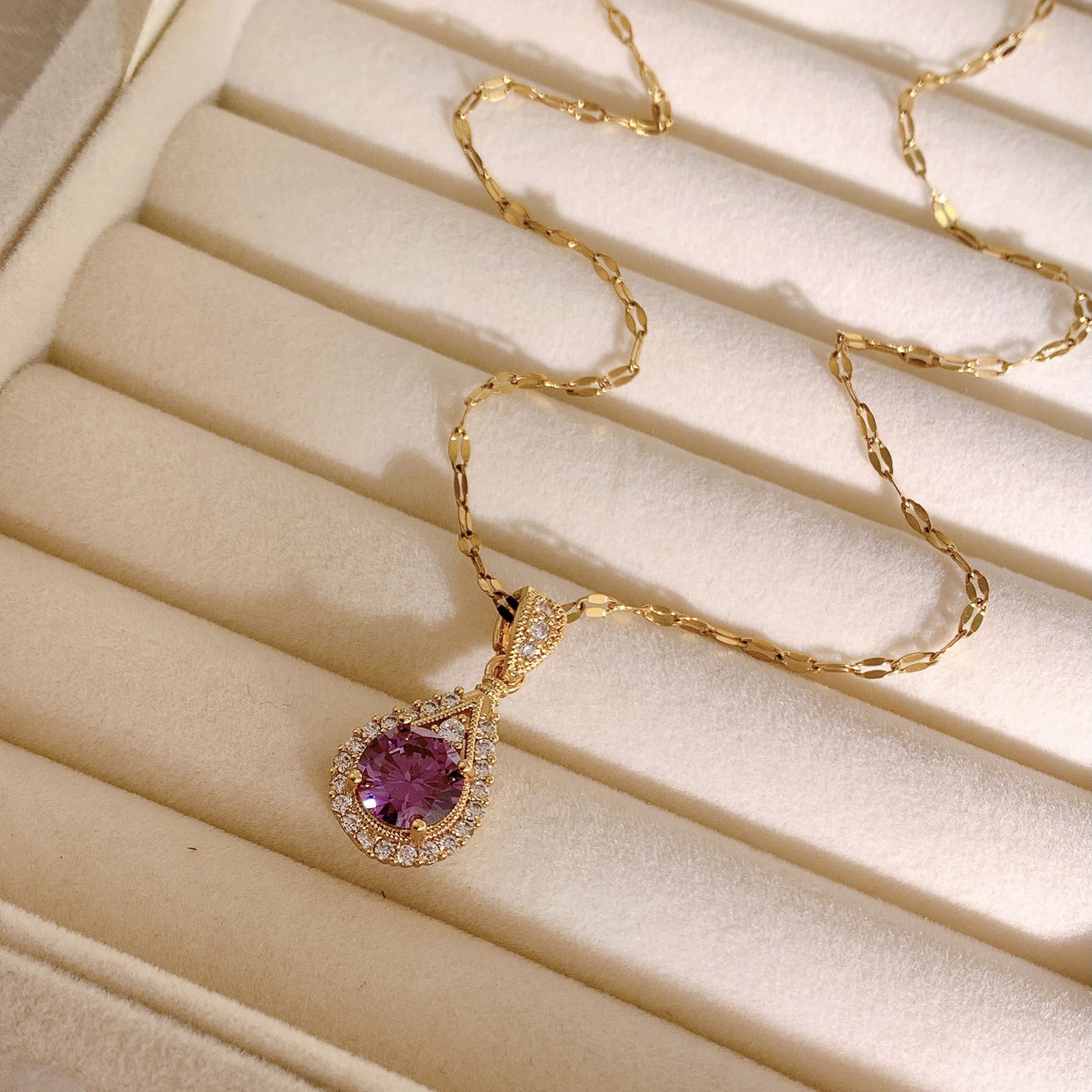 Teardrop Crystal Pendant Necklace – Elegant Sparkle Statement Jewelry